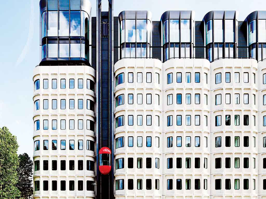  Hyatt to acquire Standard International 